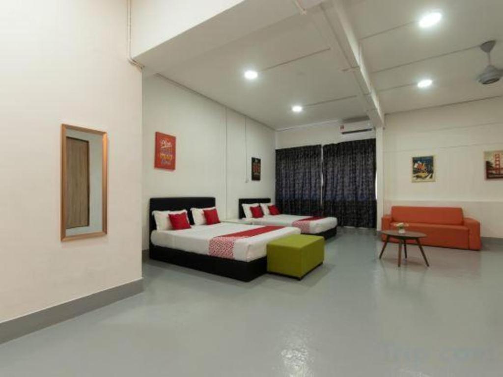 Oyo 43993 Madsuite Kota Kinabalu Exteriör bild