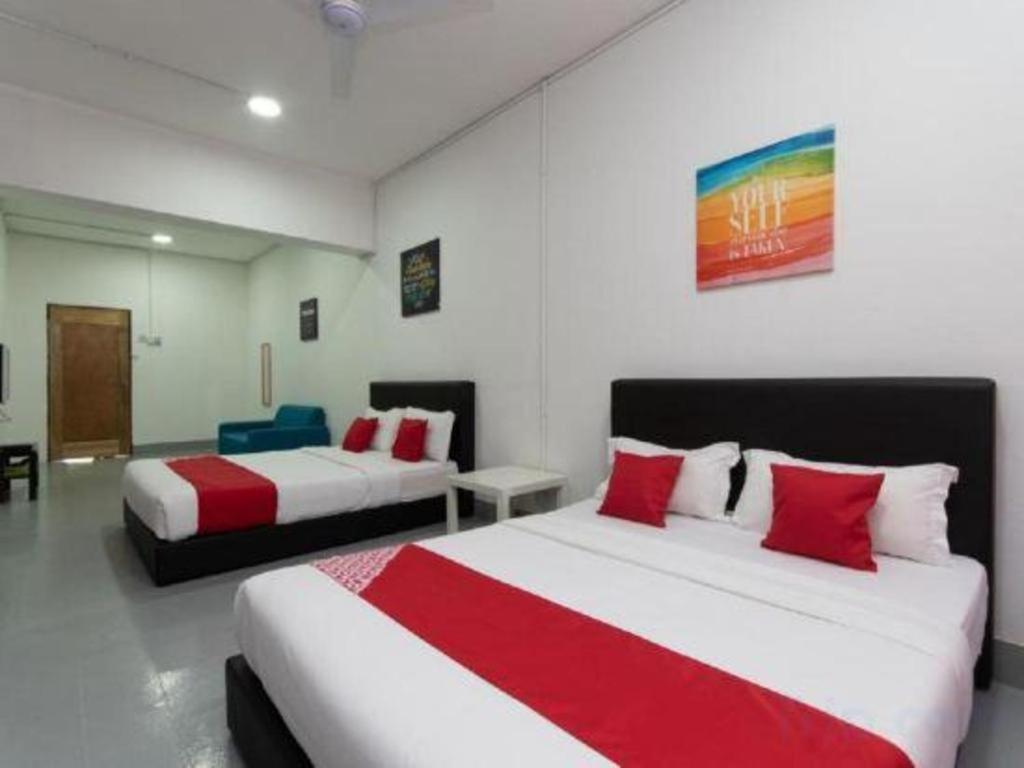 Oyo 43993 Madsuite Kota Kinabalu Exteriör bild