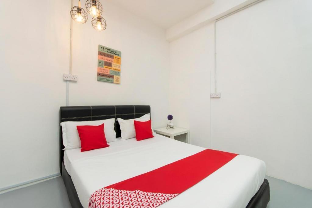 Oyo 43993 Madsuite Kota Kinabalu Exteriör bild