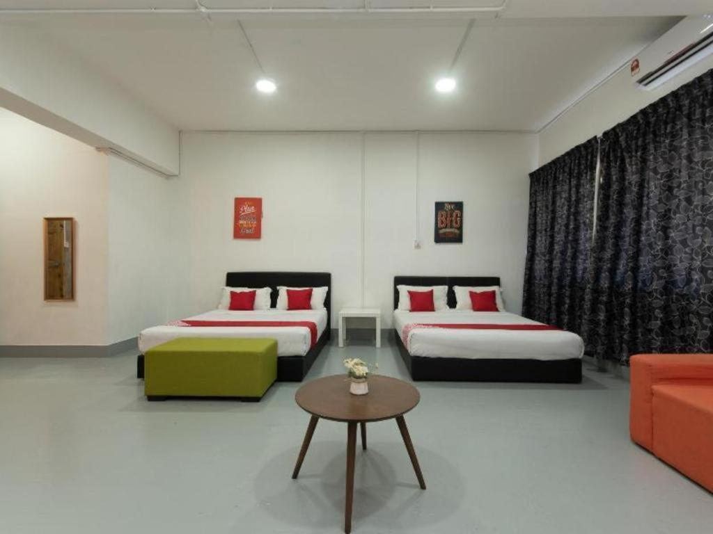 Oyo 43993 Madsuite Kota Kinabalu Exteriör bild