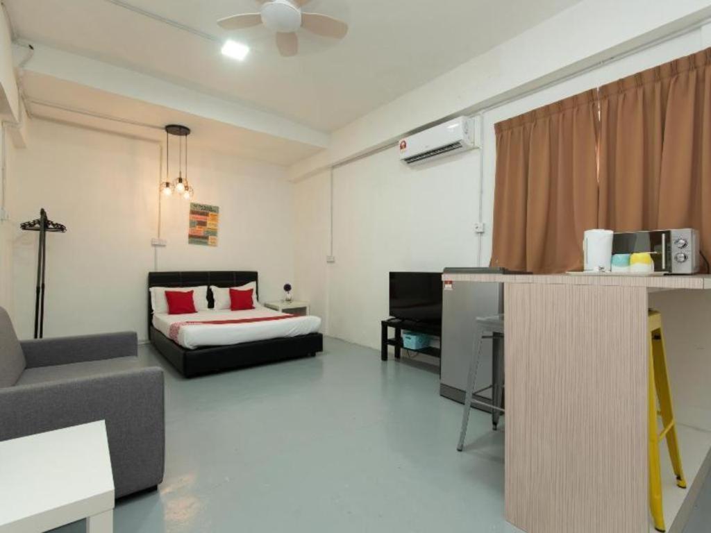 Oyo 43993 Madsuite Kota Kinabalu Exteriör bild