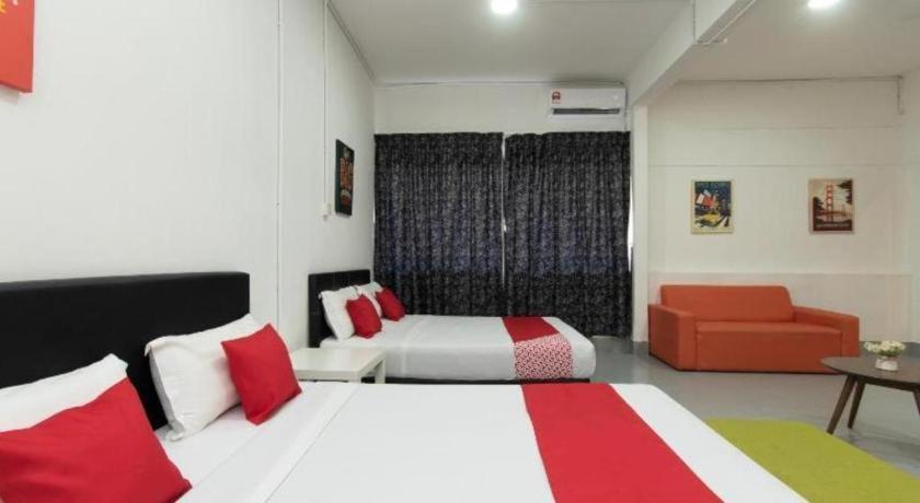Oyo 43993 Madsuite Kota Kinabalu Exteriör bild