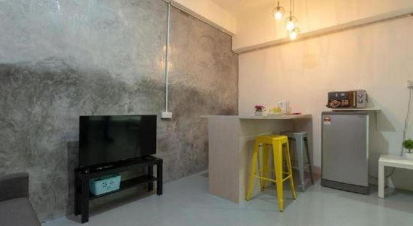 Oyo 43993 Madsuite Kota Kinabalu Exteriör bild