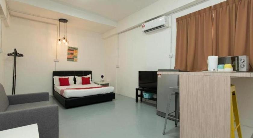 Oyo 43993 Madsuite Kota Kinabalu Exteriör bild