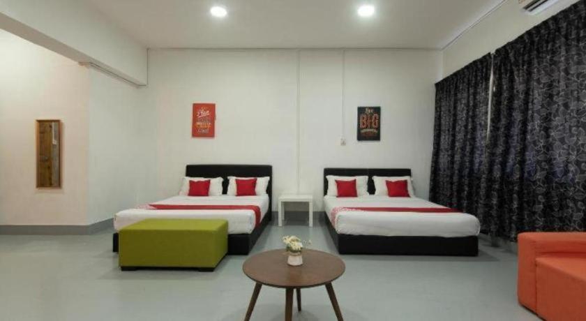 Oyo 43993 Madsuite Kota Kinabalu Exteriör bild