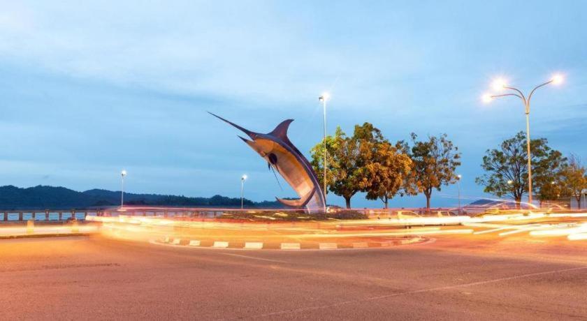 Oyo 43993 Madsuite Kota Kinabalu Exteriör bild