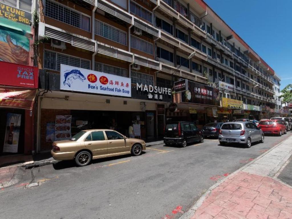 Oyo 43993 Madsuite Kota Kinabalu Exteriör bild