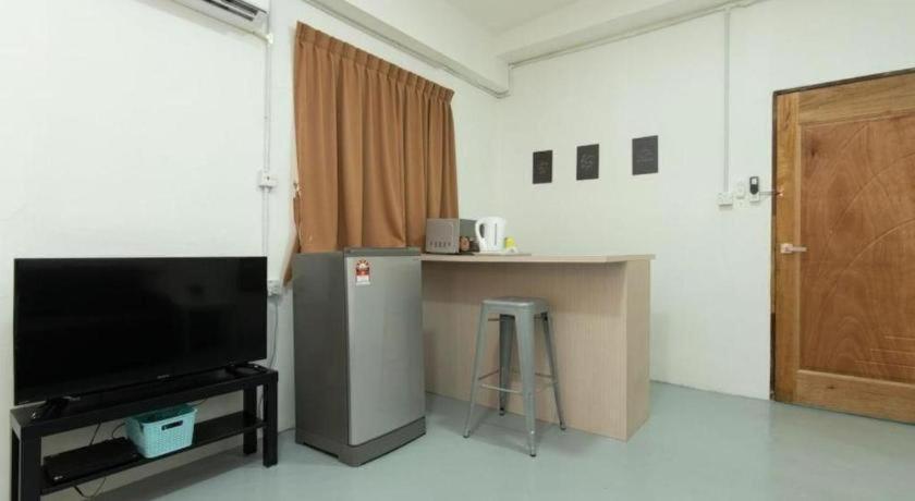 Oyo 43993 Madsuite Kota Kinabalu Exteriör bild